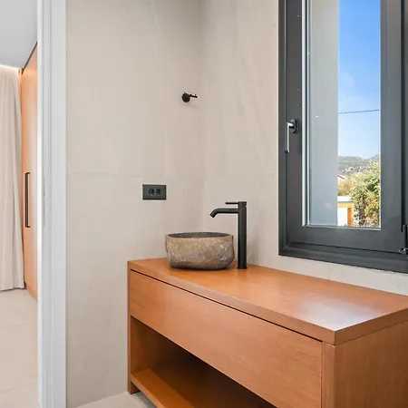 Willa Anassa - Luxurious 4-bedroom With Private Pool By Temma Hersonissos (Crete)