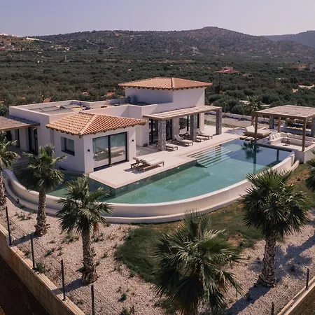 Anassa - Luxurious 4-bedroom With Private Pool By Temma Willa
