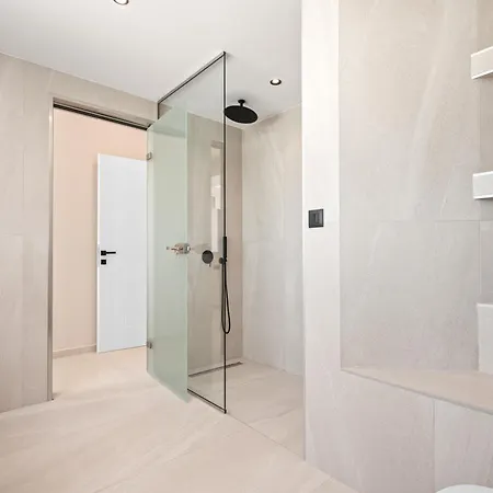 Anassa - Luxurious 4-bedroom With Private Pool By Temma Willa