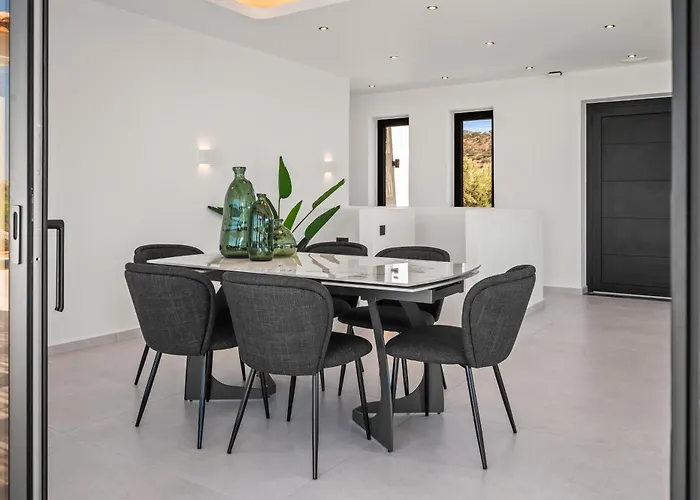 Villa Anassa - Luxurious 4-bedroom With Private Pool By Temma *