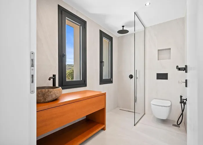 Anassa - Luxurious 4-bedroom With Private Pool By Temma Willa *